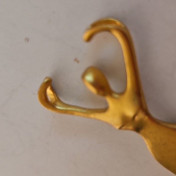 Museum Reprodution Gold-Toned Women Pendant - Picture 3 of 6